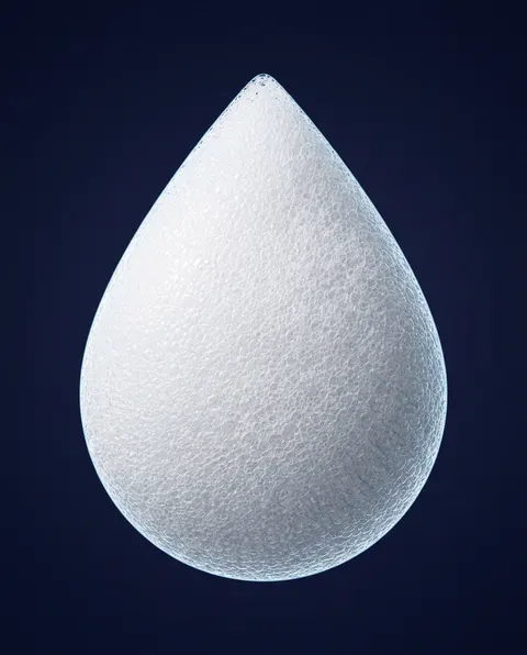 Goutte de mousse nettoyante blanche.
